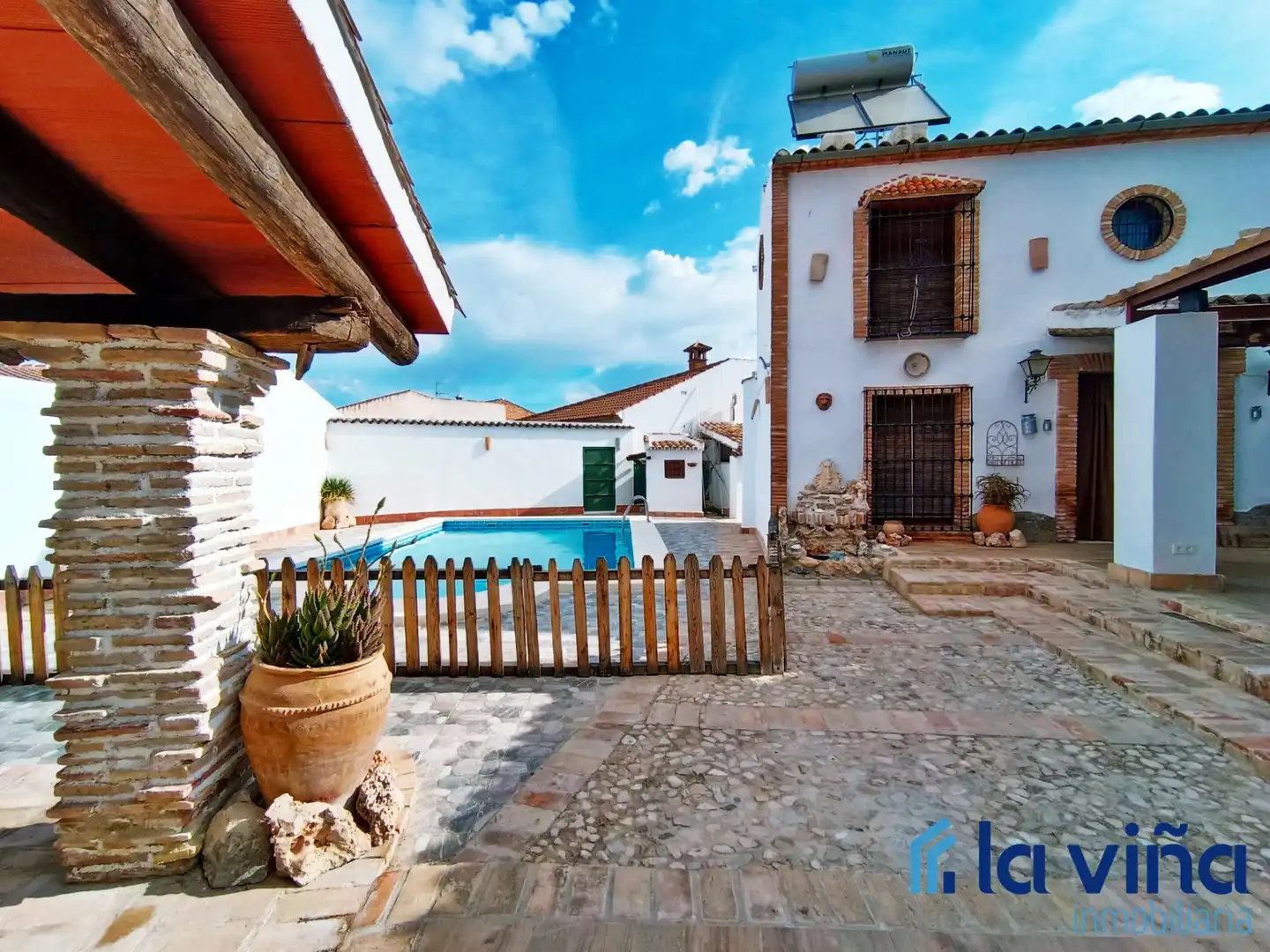 Vista exterior de Finca rústica en venda en Fuente de Piedra amb Terrassa, Traster i Piscina