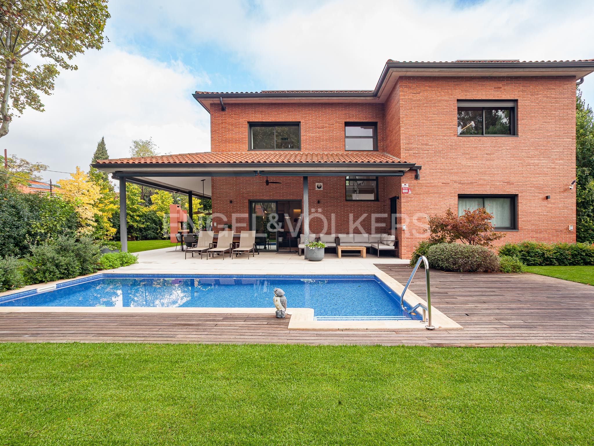 Vista exterior de Casa o chalet en venta en Sant Cugat del Vallès con Aire acondicionado, Calefacción y Jardín privado