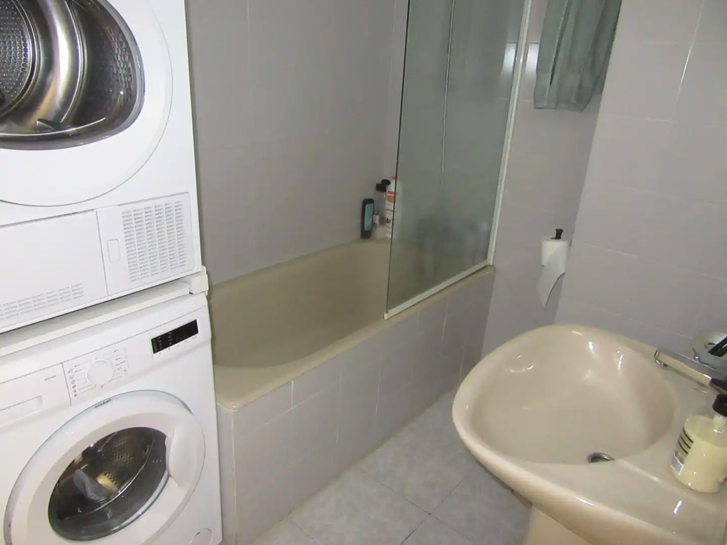 Baño de Apartamento en venta en Jaca con Calefacción, Terraza y Amueblado