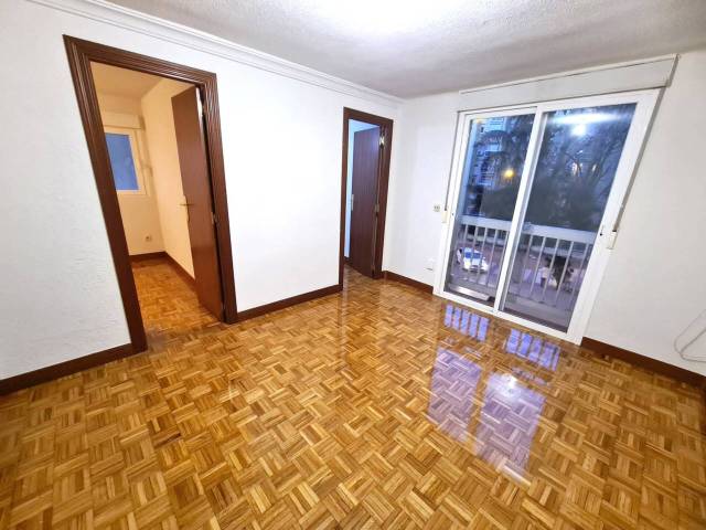 Piso en Alquiler en Calle Sanchez preciados en Valdezarza