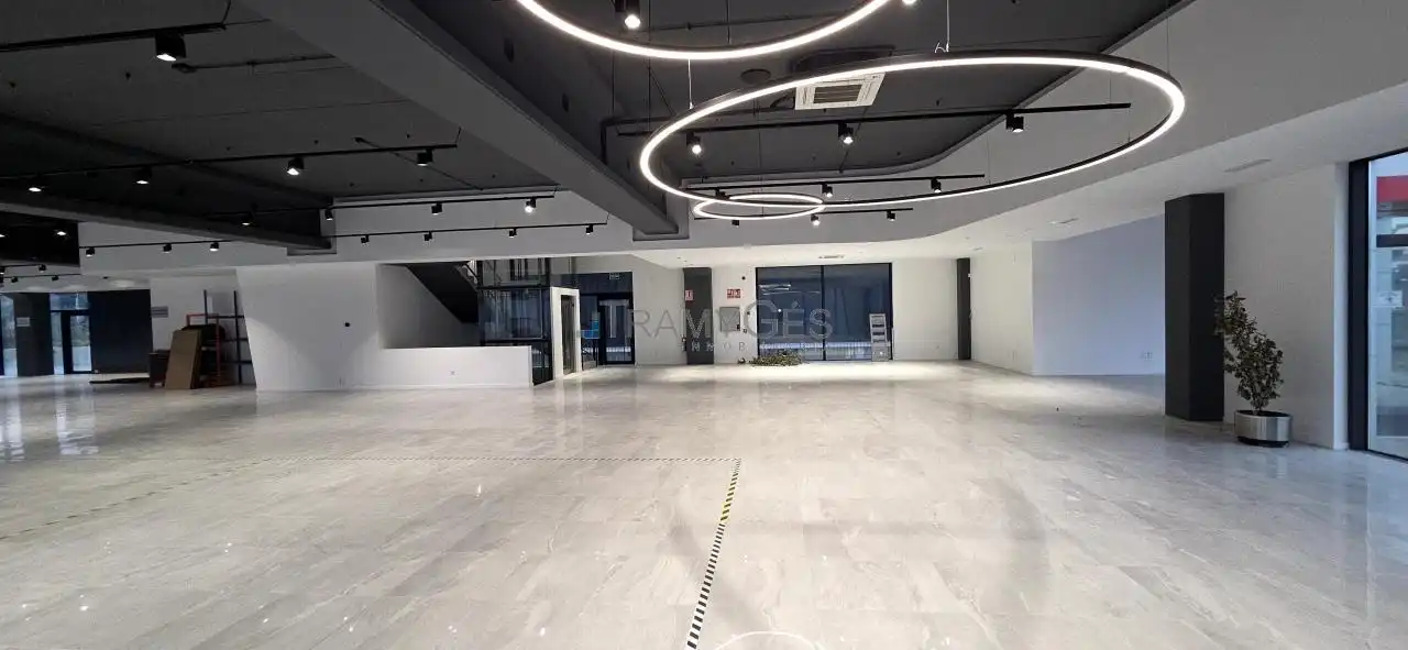 Fabrikhallen zur Miete in Vigo 