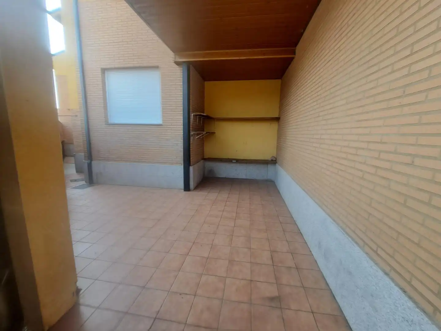 Parking de Casa adosada en venta en Bembibre con Calefacción, Terraza y Balcón