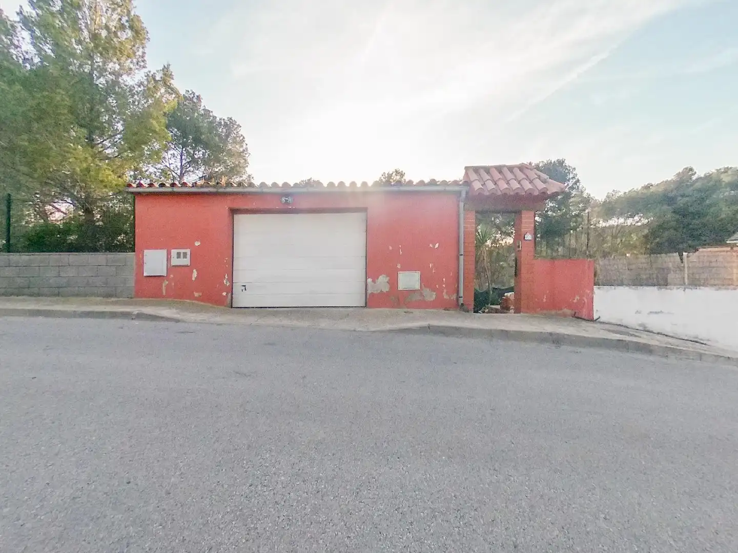 Vista exterior de Casa o xalet en venda en Rubí amb Jardí privat i Piscina comunitària