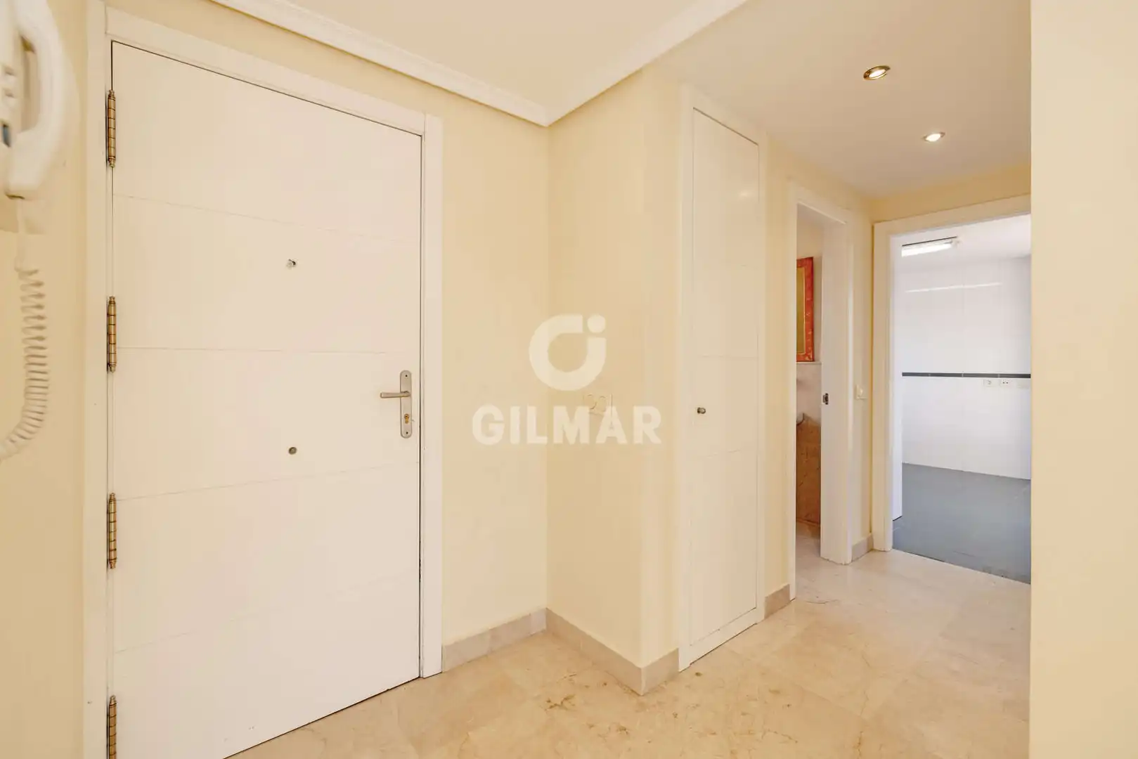 Dúplex en venta en Estepona con Calefacción, Jardín privado y Piscina