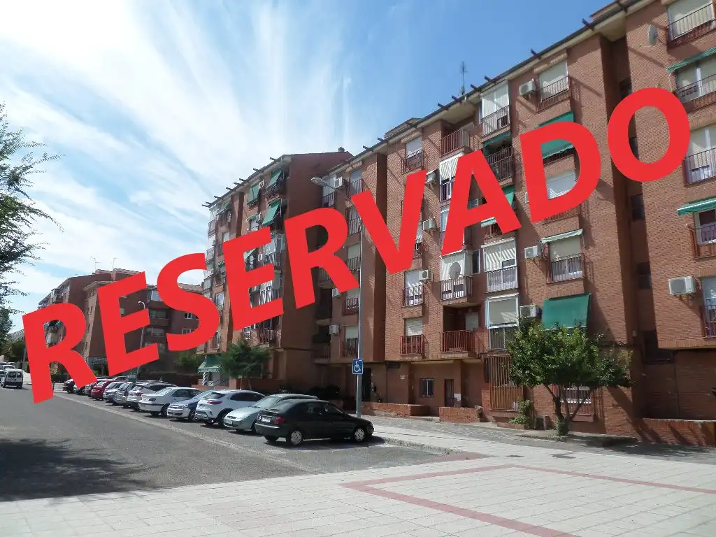 Flat with lift for sale in Calle Río Valdeyernos 20