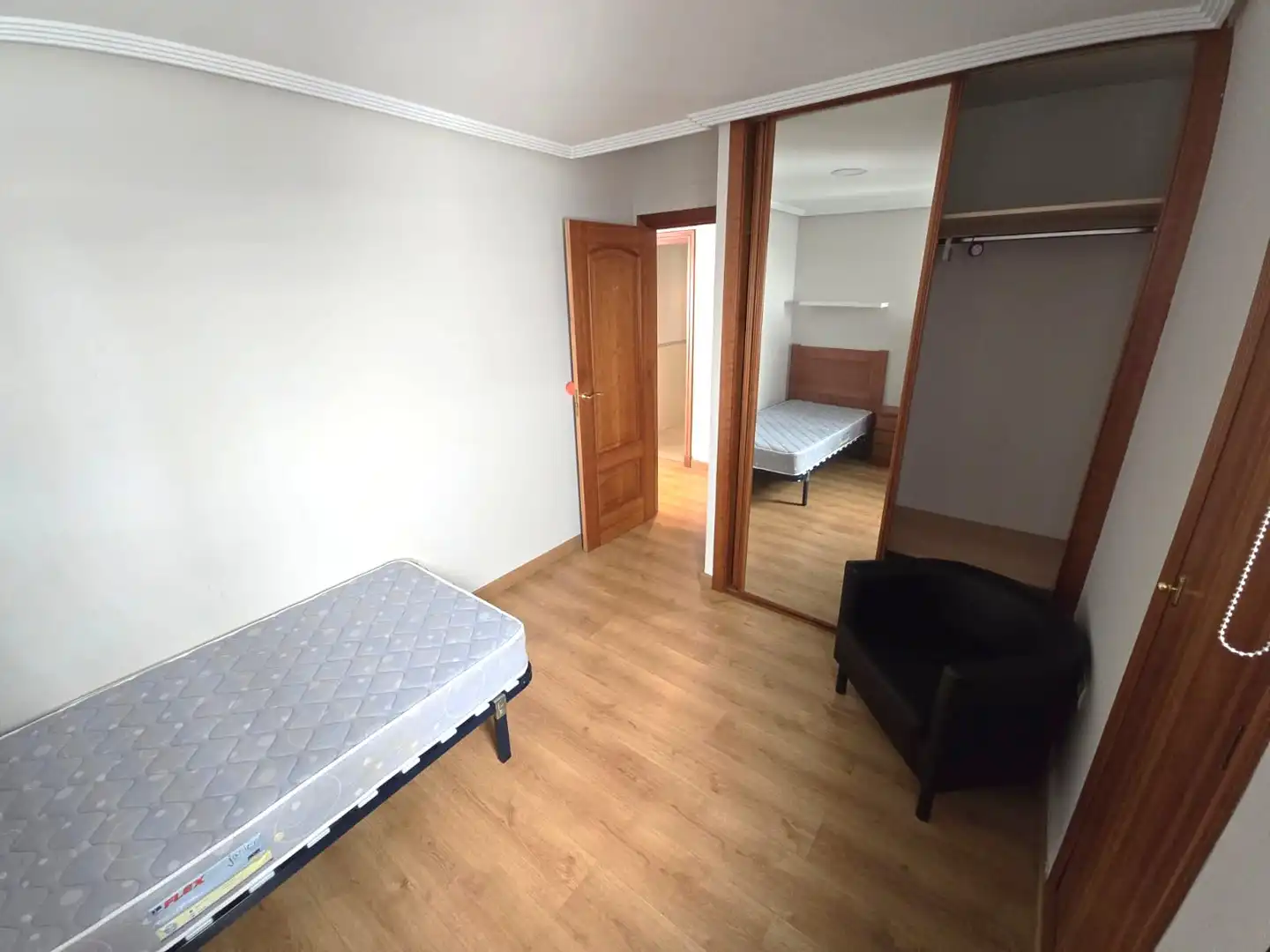 Habitación de Apartamento de alquiler en Cáceres con Aire acondicionado, Calefacción y Amueblado