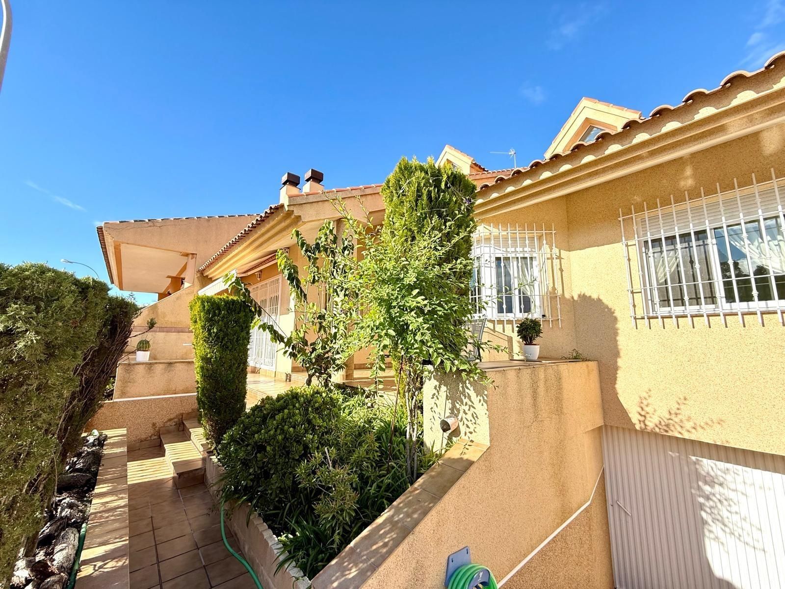 Vista exterior de Casa o xalet en venda en Molina de Segura amb Aire condicionat, Jardí privat i Terrassa