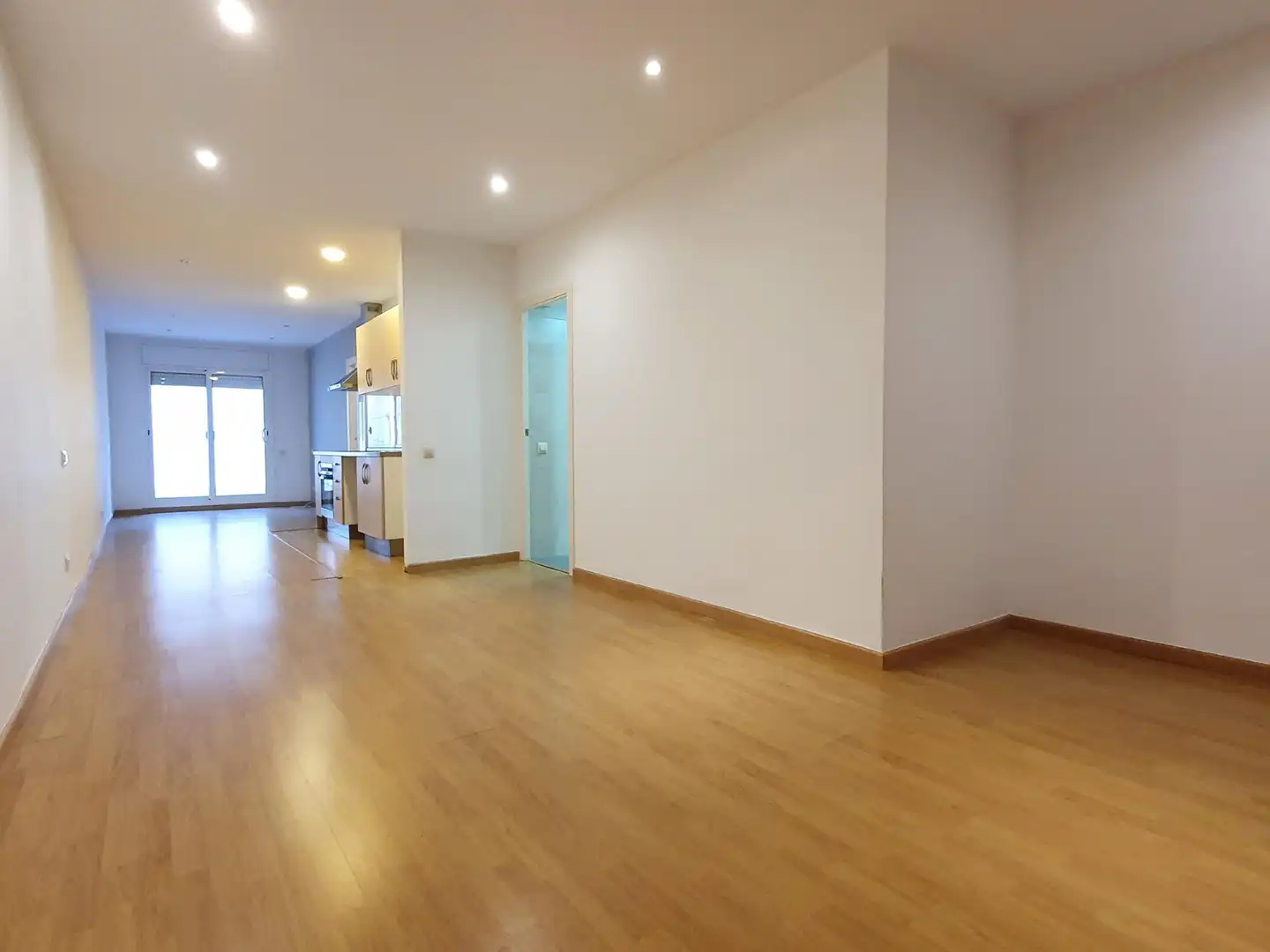 Wohnung zur Miete in Barcelona mit Parkett, Terrasse und Ofen