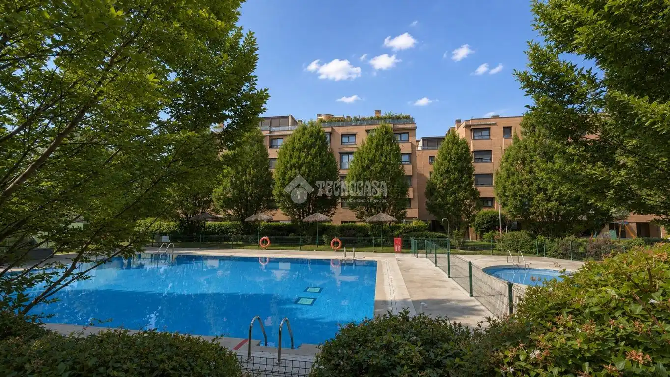Exterior view of Flat for sale in Madrid  with Air Conditioner and Community pool