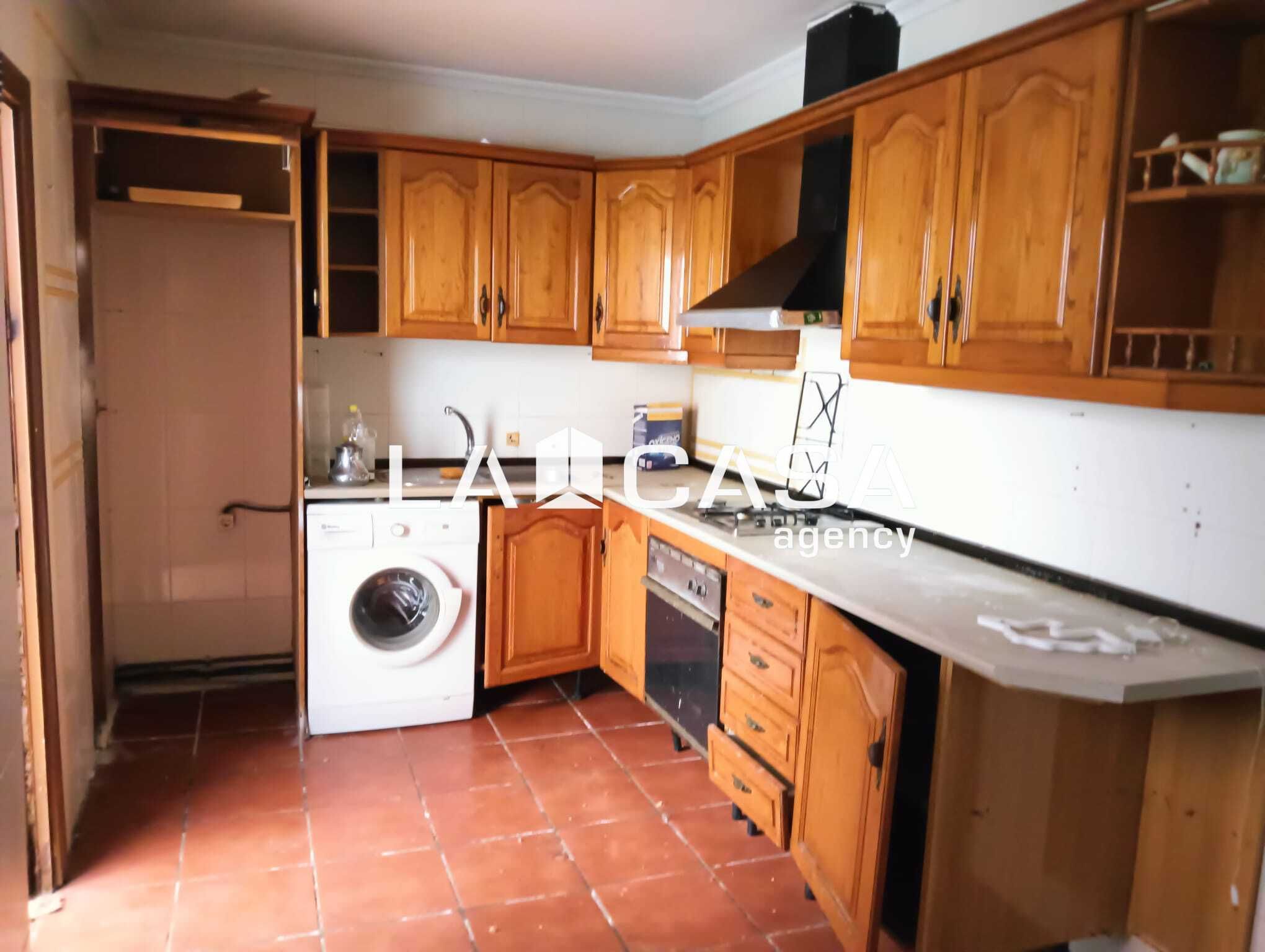 Cuina de Casa o xalet en venda en Algeciras amb Terrassa, Traster i Balcó