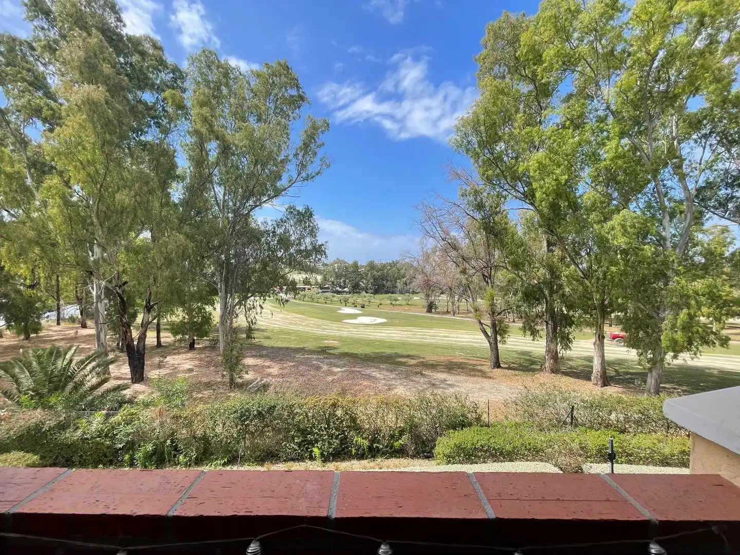Vista exterior de Apartamento en venta en Benahavís con Terraza, Amueblado y Piscina comunitaria