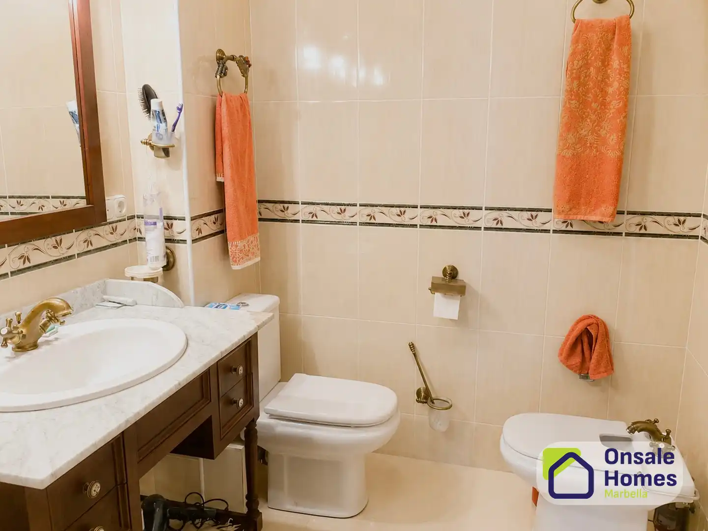 Badezimmer von Wohnung zum Verkauf in Marbella mit Klimaanlage, Terrasse und Abstellraum