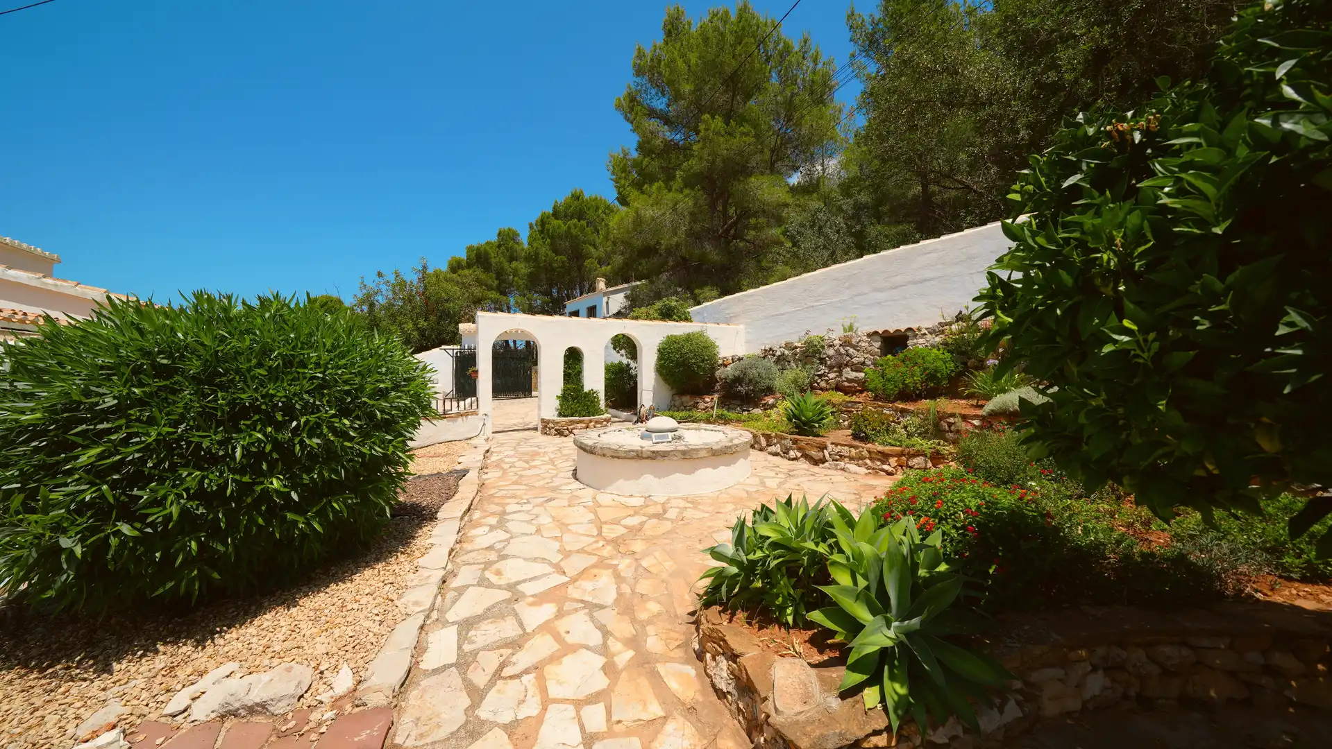 Garden of Country homes for sale in Benidoleig, Alicante