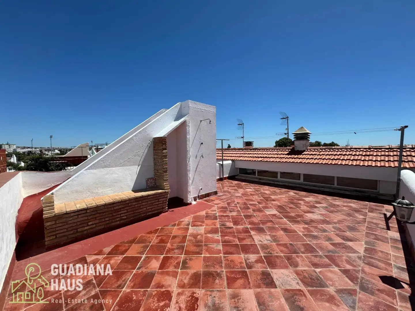 Vista exterior de Casa adosada en venda en Ayamonte amb Terrassa