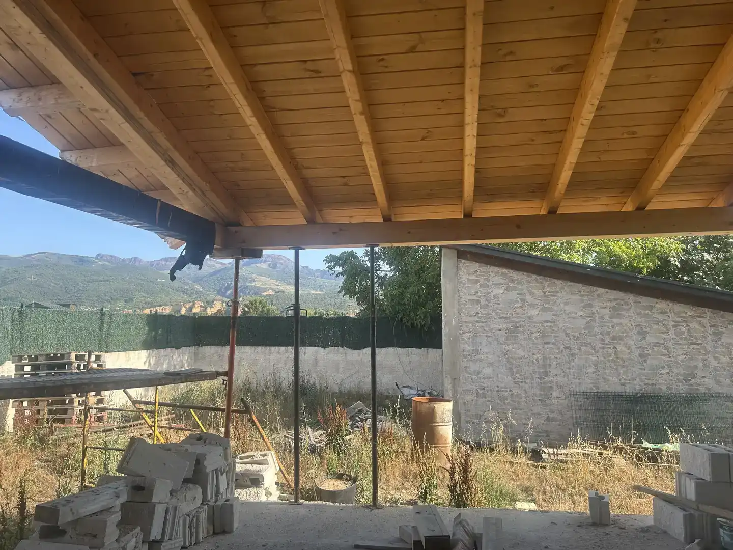 Terrassa de Casa o xalet en venda en Carracedelo amb Jardí privat, Piscina i Balcó