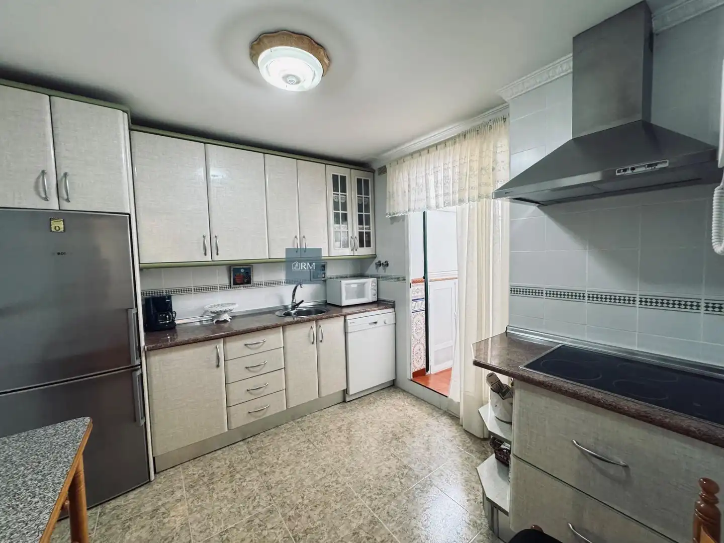 Kitchen of Flat for sale in Sanlúcar de Barrameda  with Air Conditioner, Heating and Parquet flooring