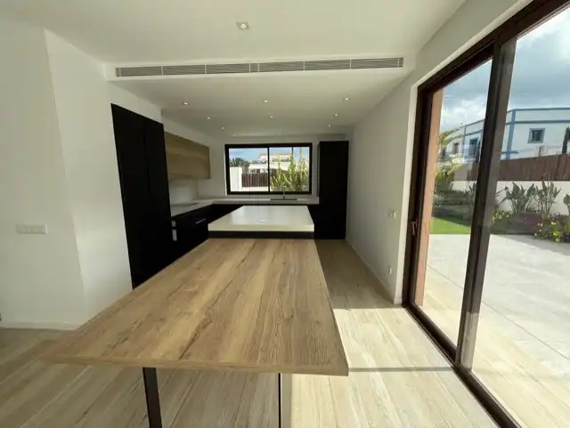 Cuina de Casa o xalet en venda en Santa Eulària des Riu amb Aire condicionat, Calefacció i Jardí privat