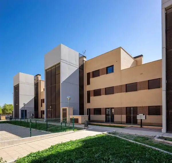 Exterior view of Flat for rent in Madrid  with Storage room, Pets allowed and Community pool