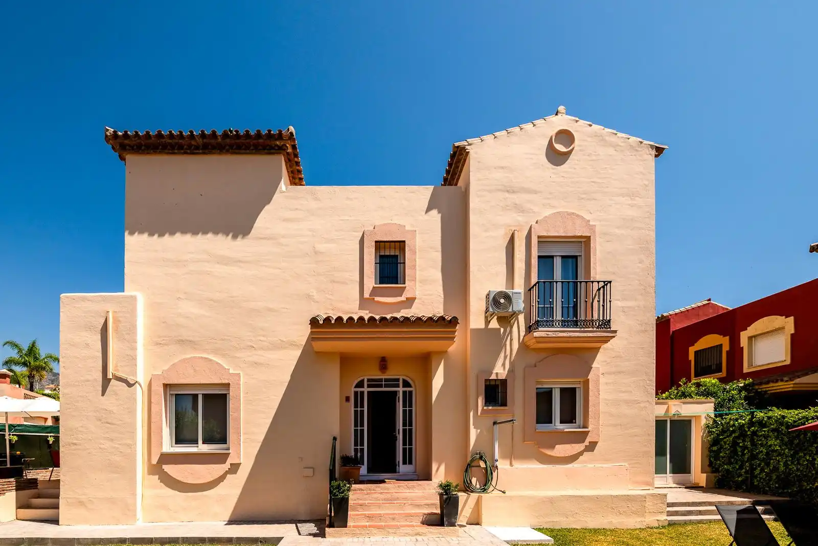Vista exterior de Casa adosada en venta en Marbella con Aire acondicionado, Calefacción y Jardín privado