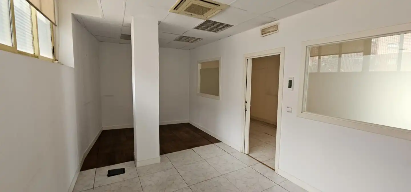 Commercial properties for sale in Avenida del Pinar, Parque Lisboa - La Paz