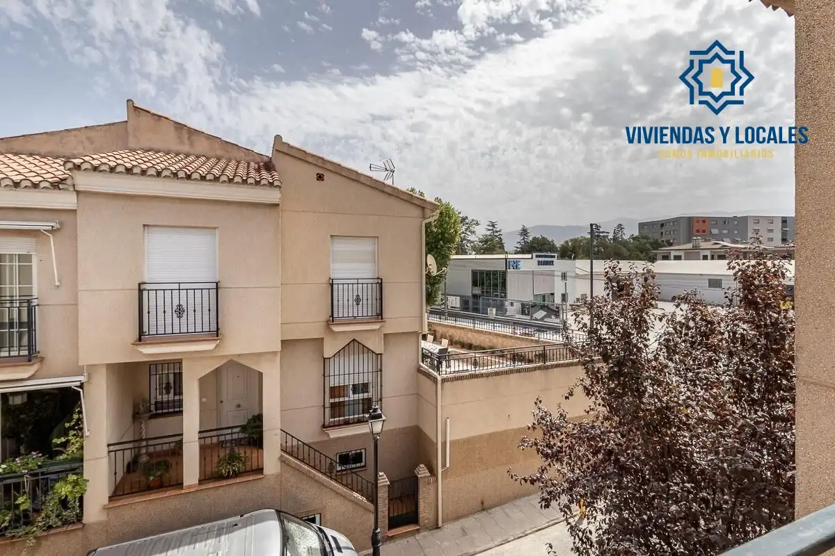 Casa aparellada amb terrassa en venda a Camino Camino Cementerio, imagen 21