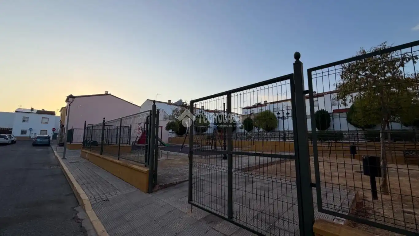 Casa aparellada en venda a Albaida del Aljarafe, imagen 24