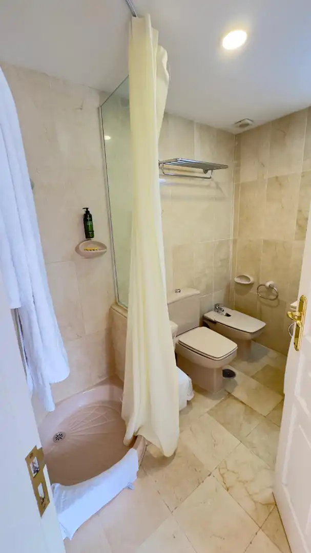 Bathroom of Apartments for sale in Marbella  with Furnished