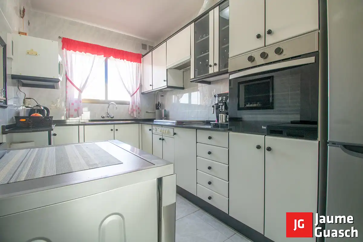 Cocina de Casa adosada en venta en Torredembarra con Aire acondicionado, Calefacción y Jardín privado