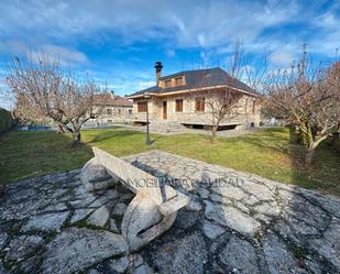 Vista exterior de Casa o xalet en venda en Cardeñajimeno amb Calefacció i Piscina