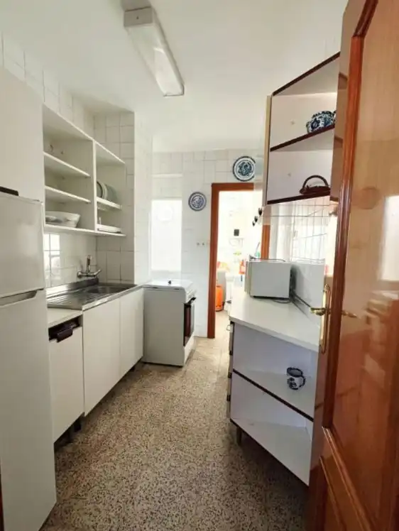 Kitchen of Flat for rent in Granada  with Air Conditioner, Terrace and Microwave