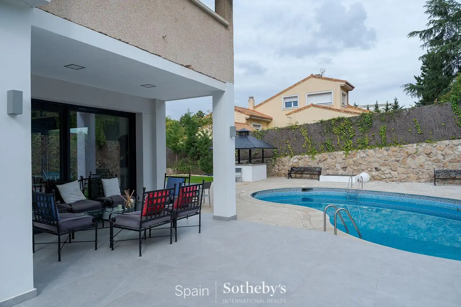 Piscina de Casa o xalet en venda en Madrid amb Aire condicionat, Jardí privat i Terrassa