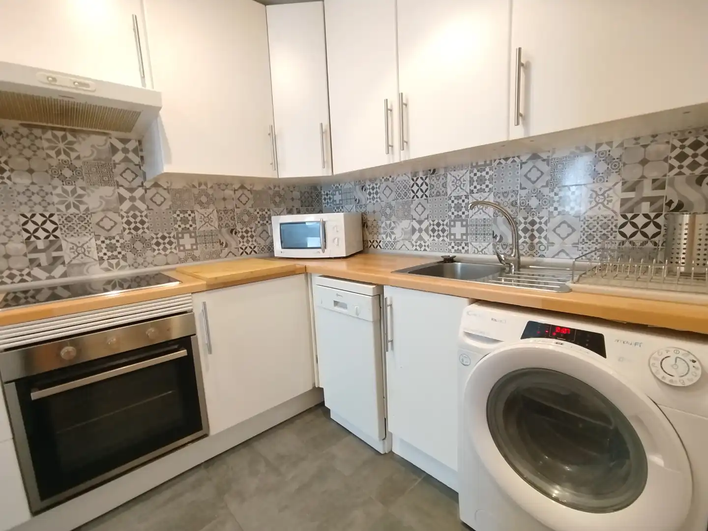Kitchen of Flat for share in Madrid  with Heating, Furnished and Oven