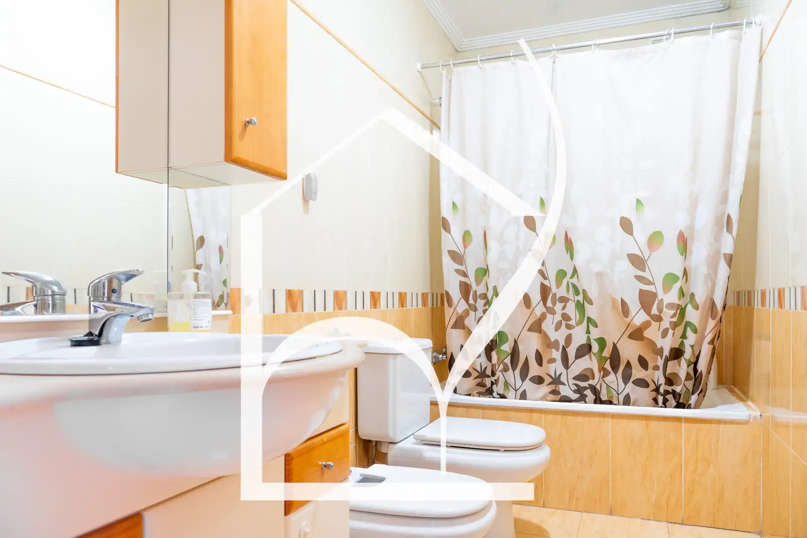 Baño de Piso en venta en Guijuelo con Calefacción, Parquet y Amueblado