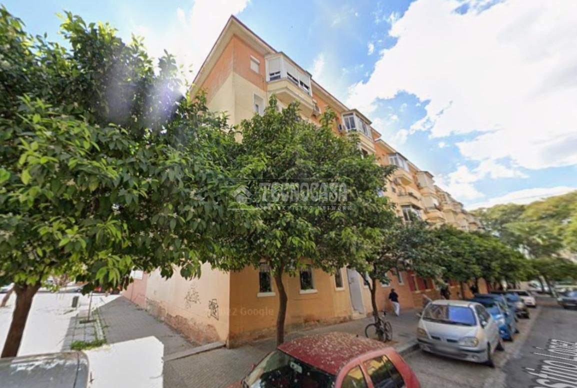 Vista exterior de Piso en venta en  Sevilla Capital