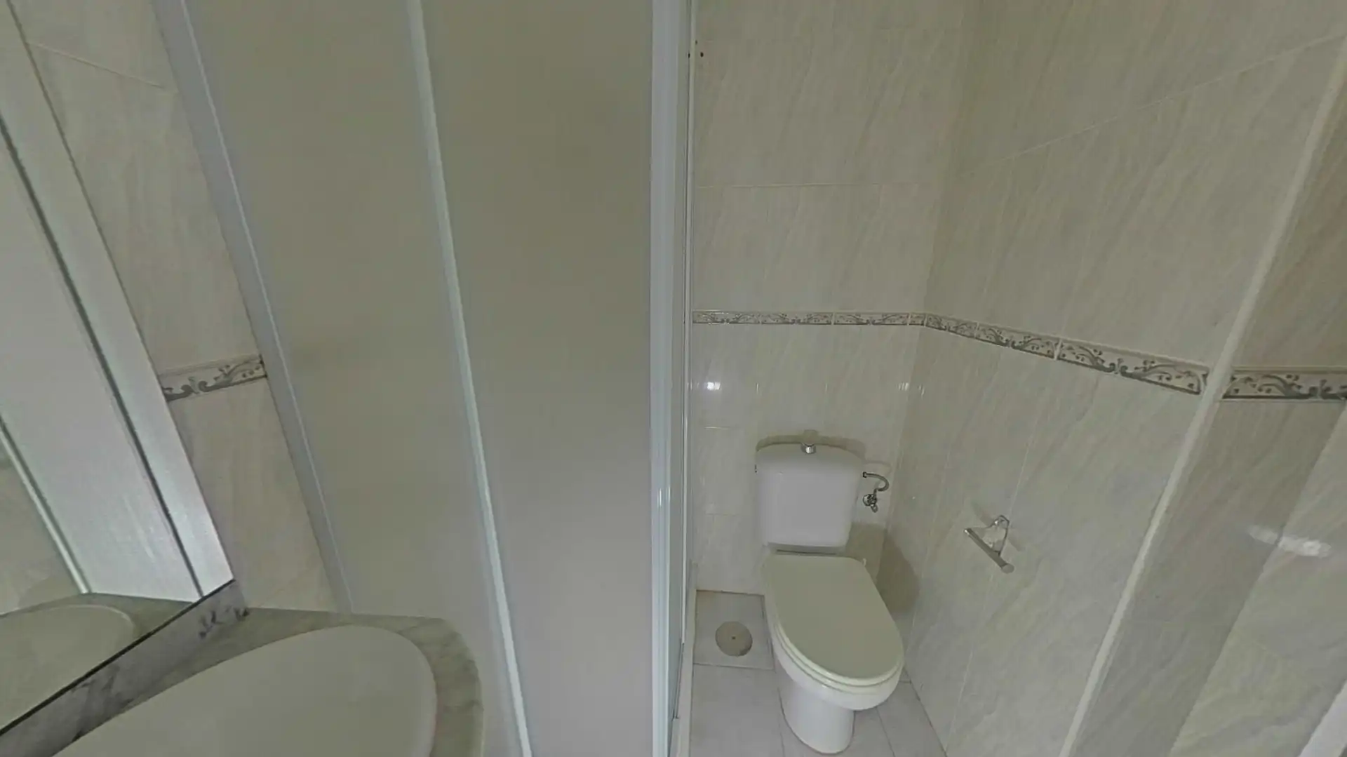 Badezimmer von Dachboden zum Verkauf in Mijas mit Abstellraum und Schwimmbad