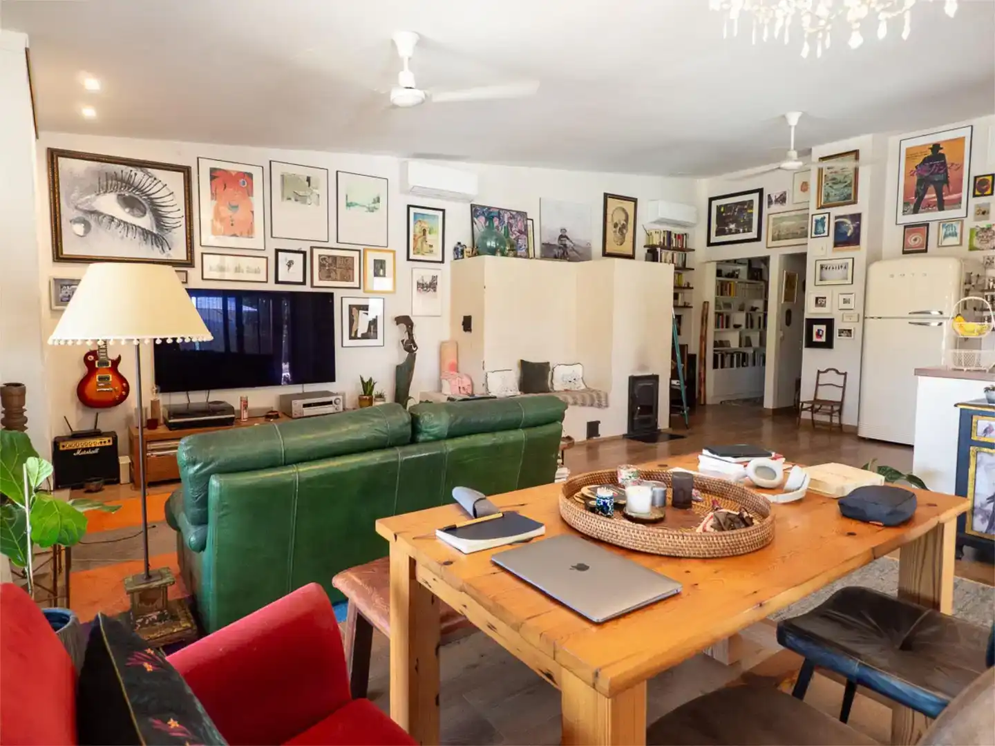 Sala d'estar de Casa o xalet en venda en Chimeneas amb Aire condicionat i Piscina