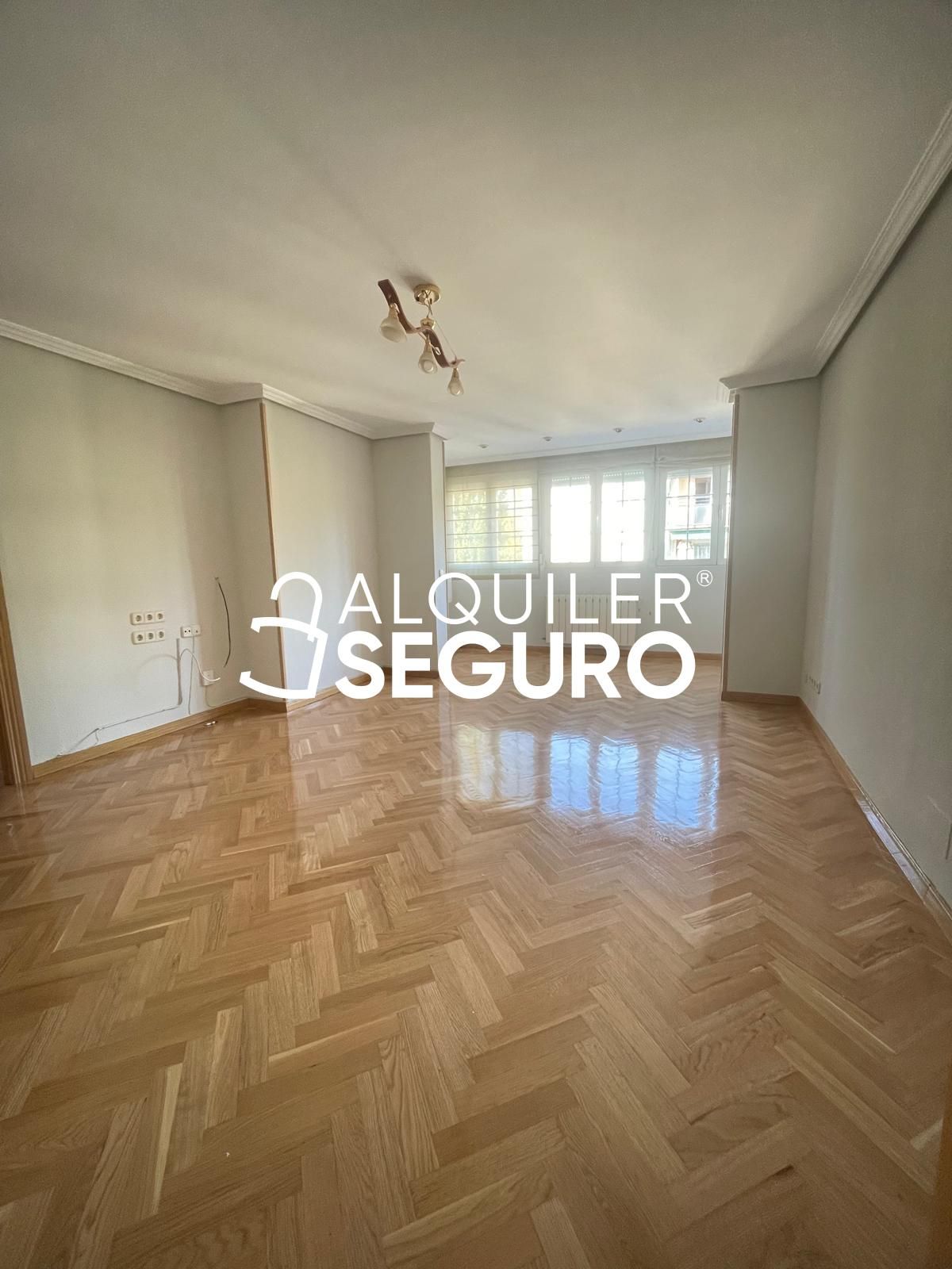 Vista exterior de Pis de lloguer en  Madrid Capital amb Aire condicionat i Calefacció