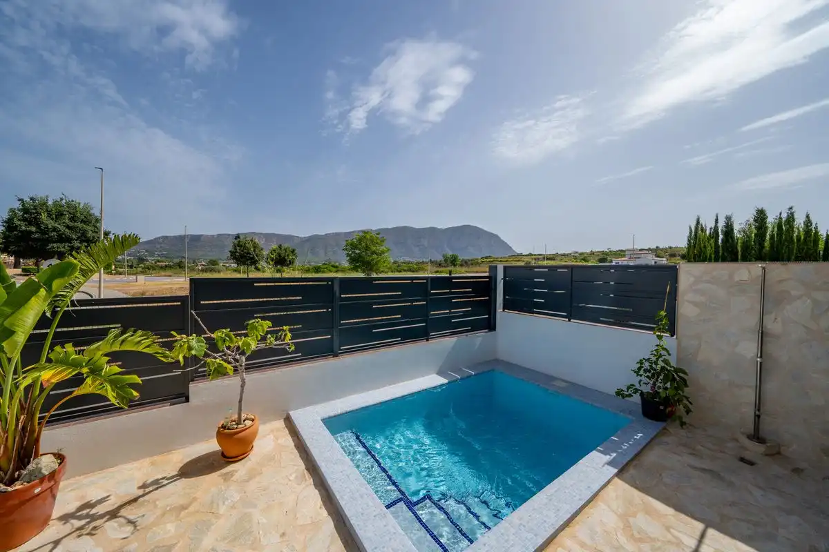 Piscina de Casa adosada en venta en Gata de Gorgos con Aire acondicionado, Calefacción y Jardín privado