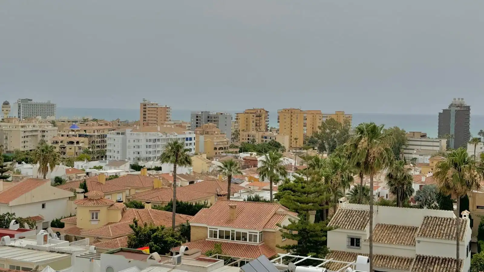 Vista exterior de Casa o xalet en venda en Torremolinos amb Aire condicionat, Calefacció i Jardí privat