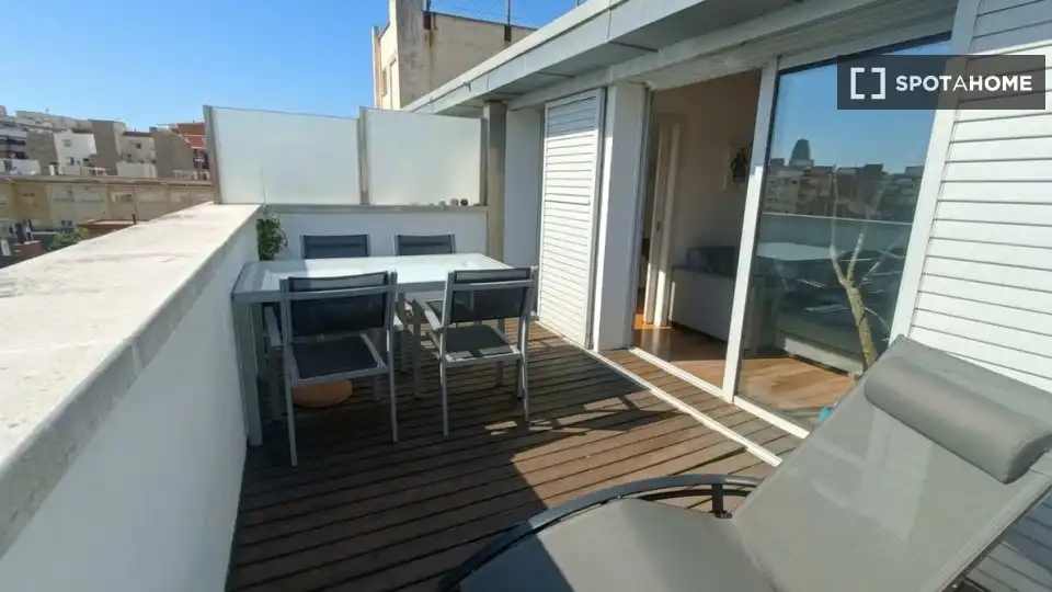 Appartamento con terrazza in affitto a Sant Martí, imagen 8
