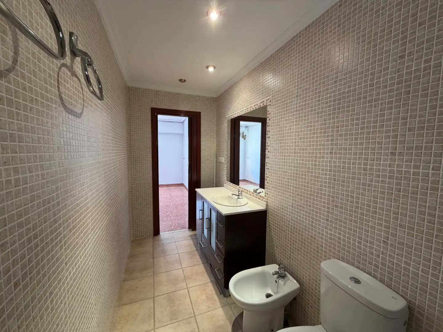 Badezimmer von Wohnung zum Verkauf in Elda mit Balkon