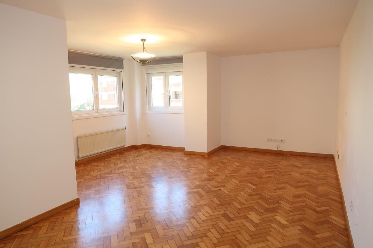 Sala d'estar de Pis de lloguer en A Coruña Capital  amb Calefacció i Parquet
