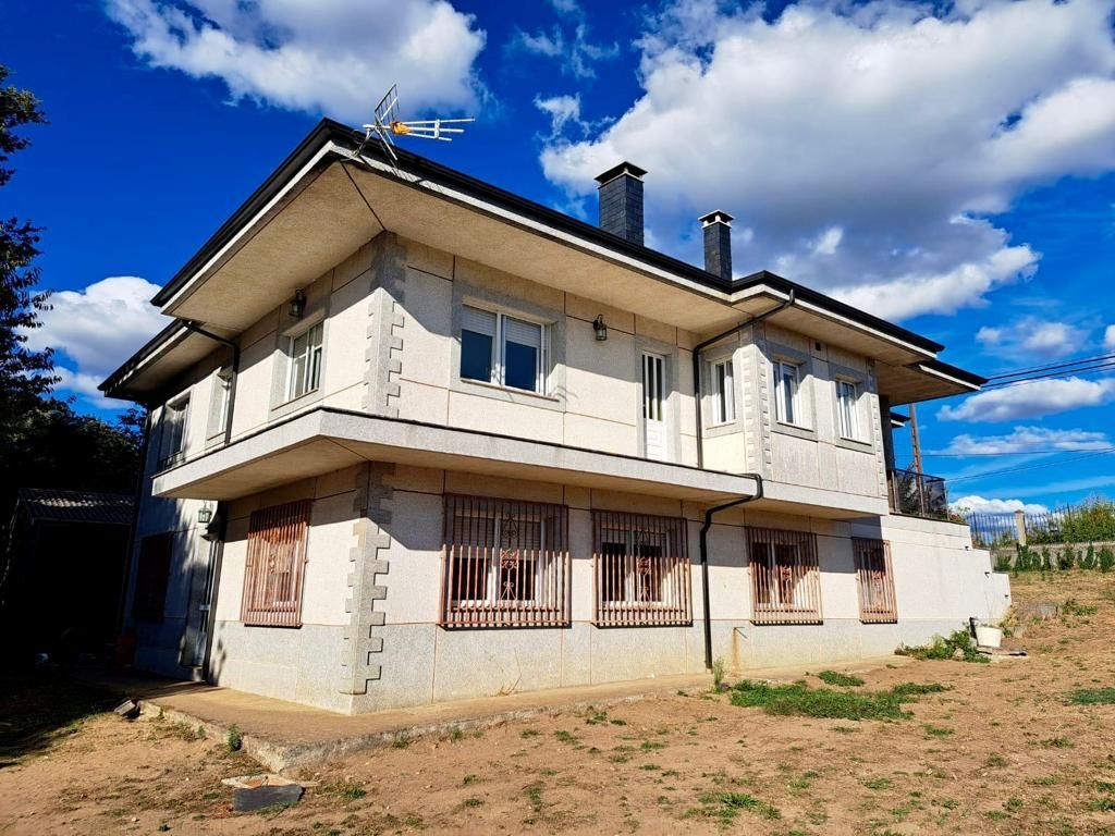 Vista exterior de Casa o xalet en venda en Lugo Capital amb Jardí privat i Terrassa