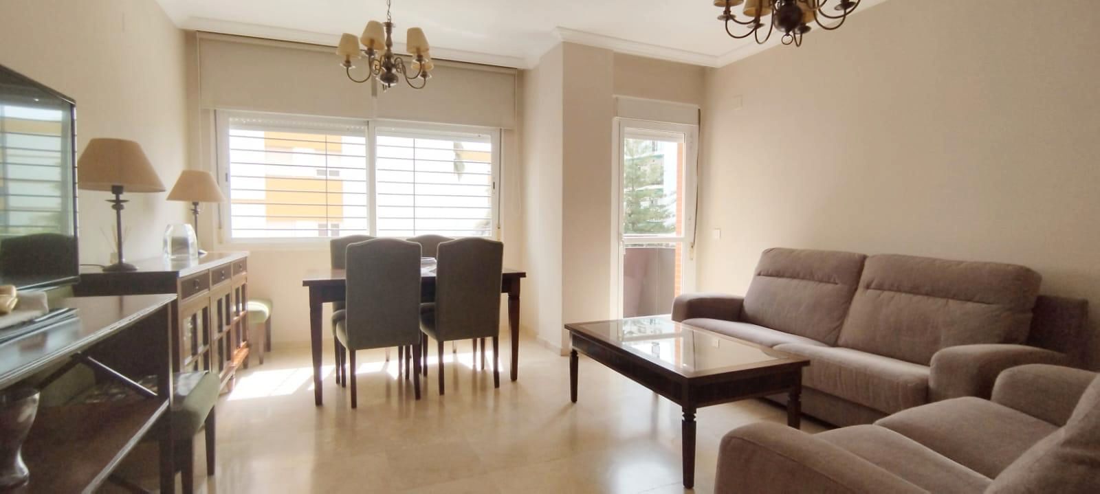 Menjador de Pis de lloguer en  Sevilla Capital amb Aire condicionat, Calefacció i Traster