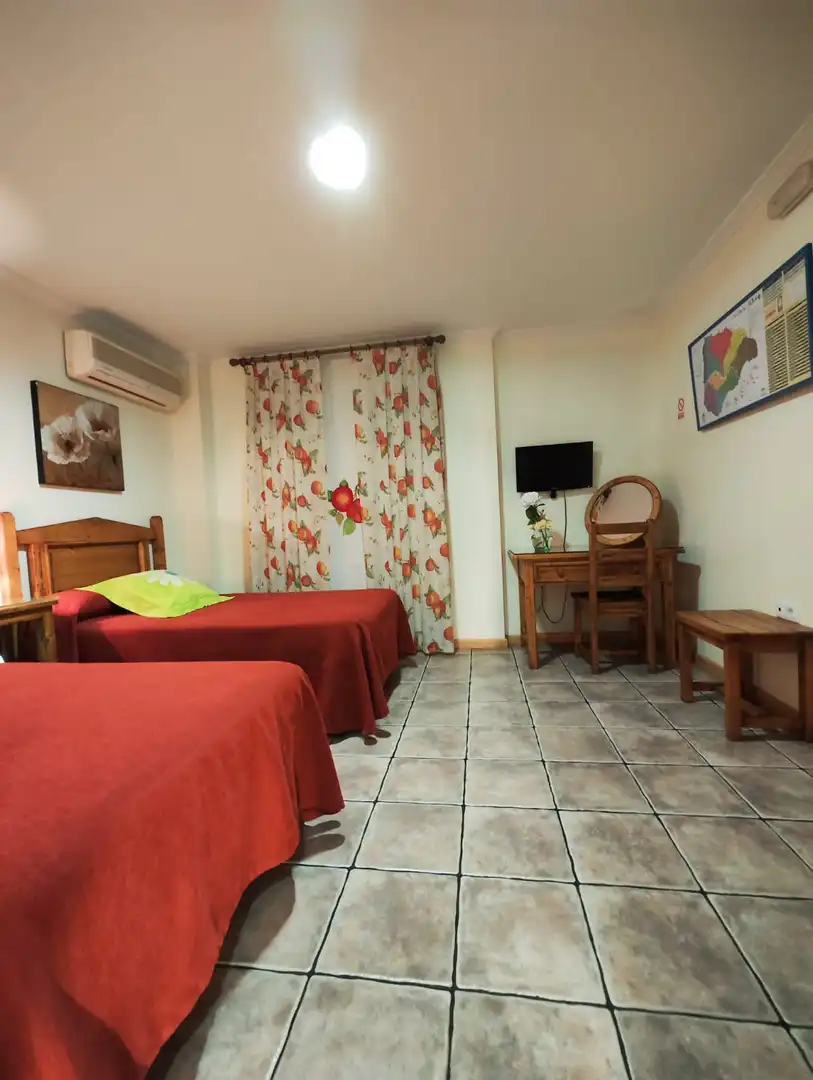 Habitación de Edificio en venta en Castillo de Locubín con Alarma