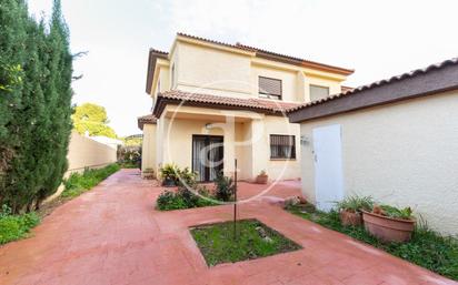 Vista exterior de Casa adosada en venda en Gandia amb Aire condicionat, Calefacció i Jardí privat