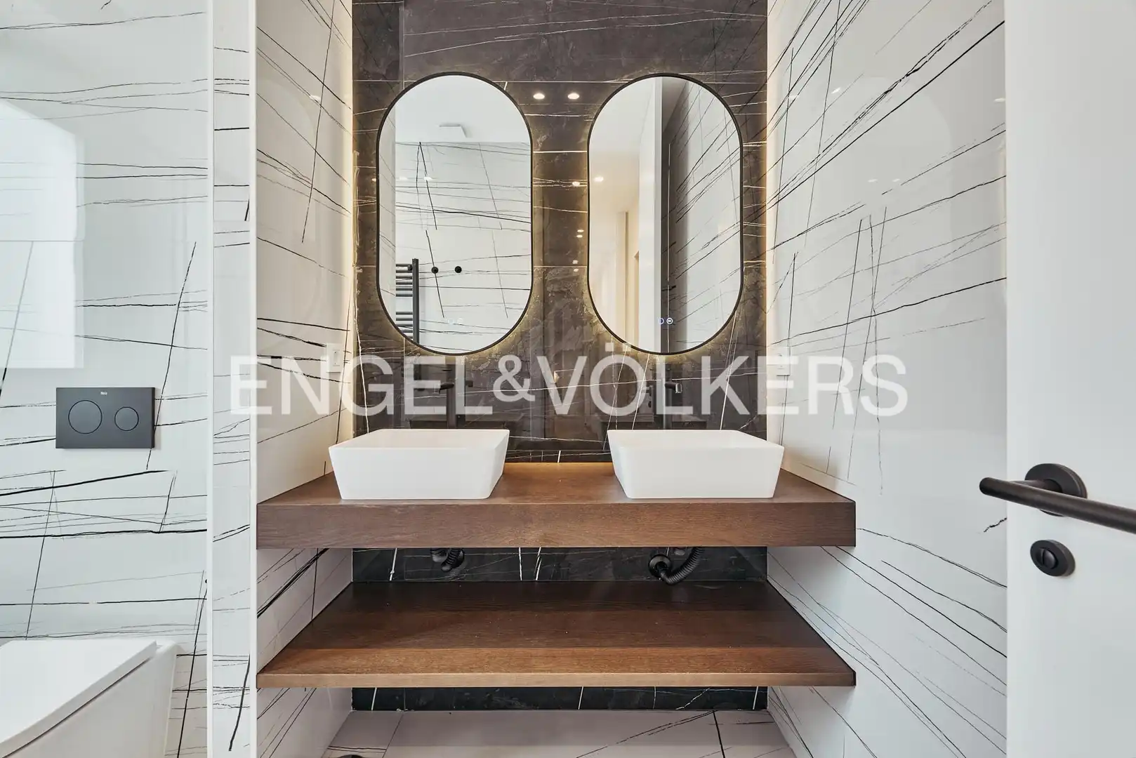 Bathroom of Flat for sale in Madrid  with Air Conditioner, Heating and Parquet flooring
