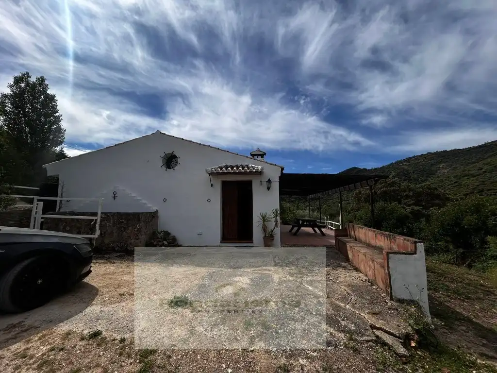 Vista exterior de Finca rústica en venda en Ronda amb Piscina