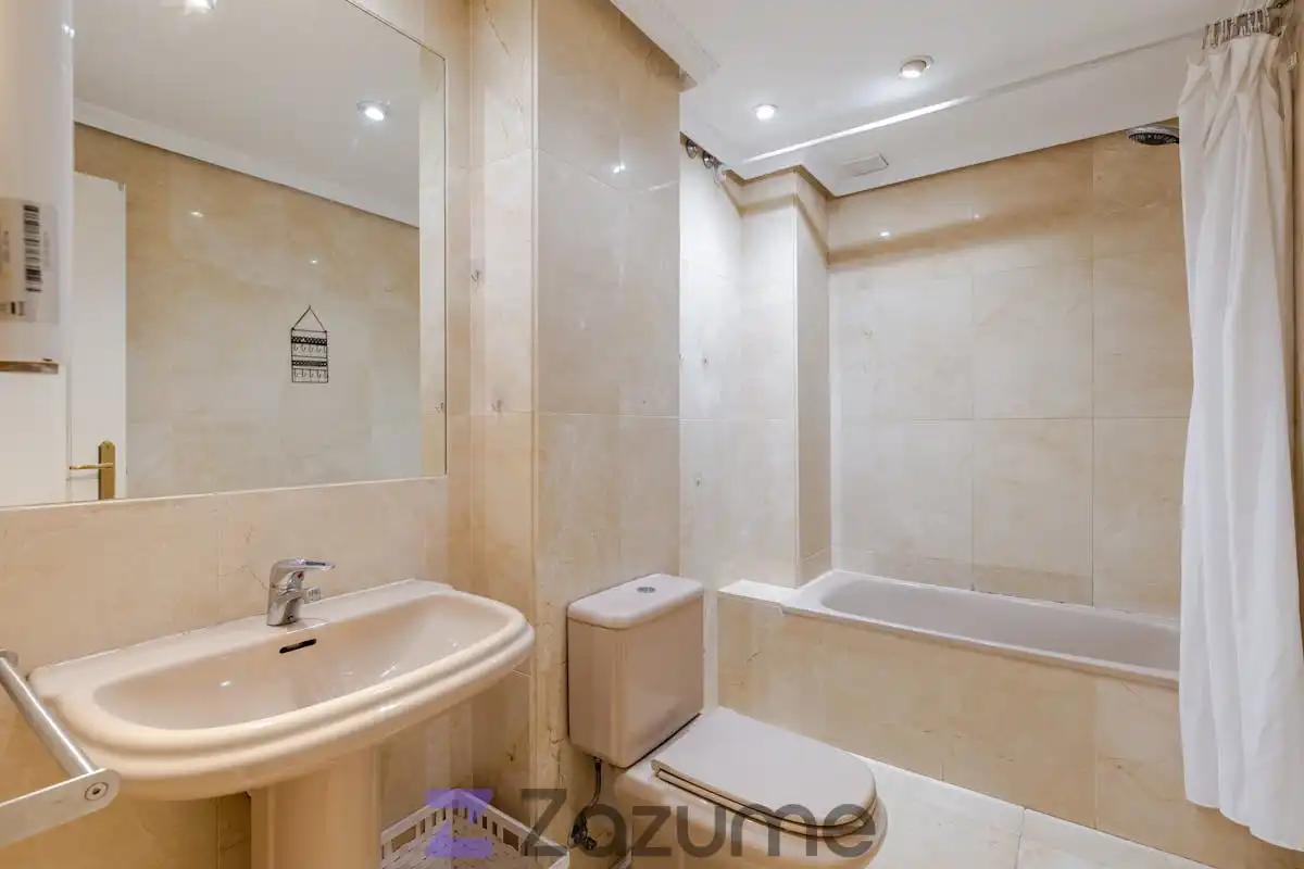 Baño de Estudio de alquiler en Majadahonda con Calefacción, Jardín privado y Parquet