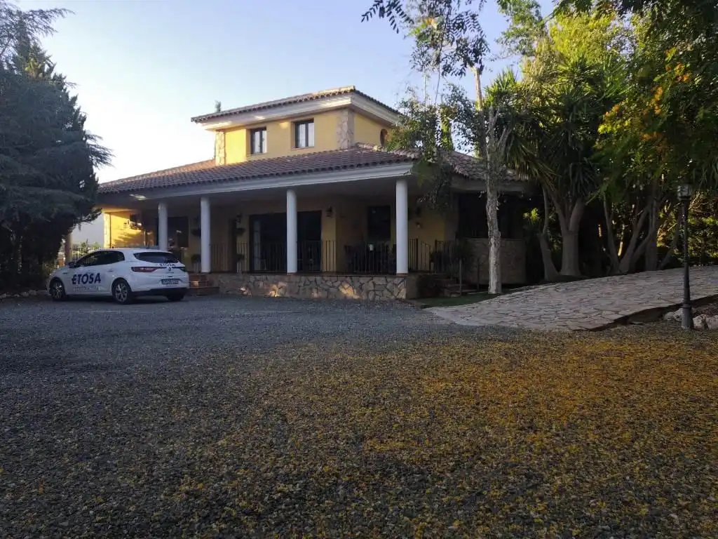 Vista exterior de Casa o xalet en venda en Totana amb Calefacció, Jardí privat i Terrassa